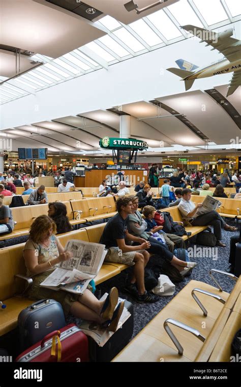 Heathrow terminal 3 lounge hi-res stock photography and images - Alamy