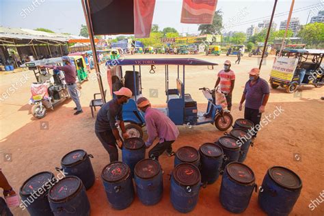 Volunteers Prepare Food Iskcon Delhis Emergency Editorial Stock Photo - Stock Image | Shutterstock