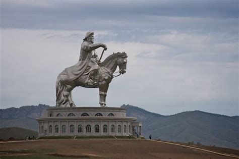 Genghis Khan Rides Again: Huge Statue of Emperor Dominates the Mongolian Steppe ~ Kuriositas