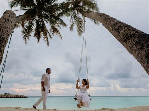 Underwater Wedding Proposal In Maldives With Romantic Couple Portraits