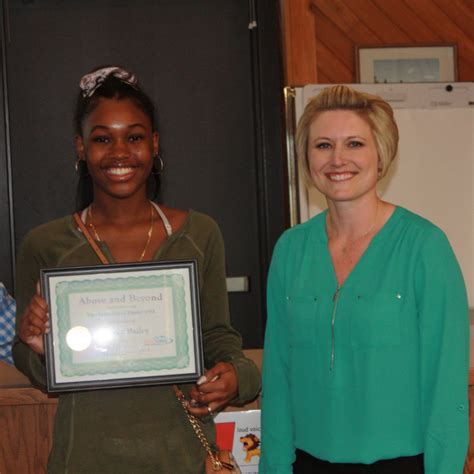 Student Reneece Bailey receives Above and Beyond Award | West Valley ...