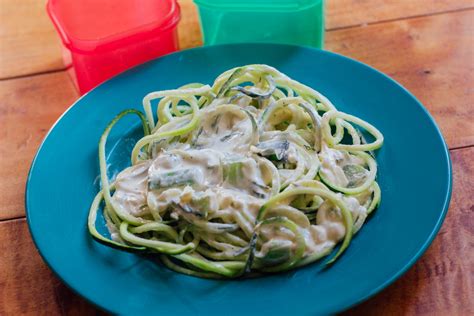 Zoodles Creamy "Pasta" Salad - MeowMeix