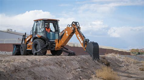 Case launches world’s first fully electric backhoe loader concept ...