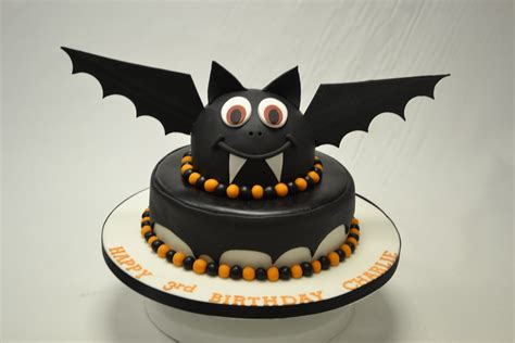 Bat Birthday Cake | Bat cake, Halloween cakes, Cake