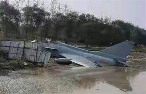 Video emerges of Chinese J-10 fighter jet crashing into river