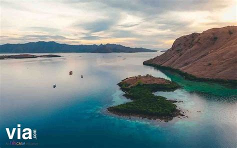 Indahnya Sunset di Pulau Kalong Labuan Bajo – Via.com Indonesia ...