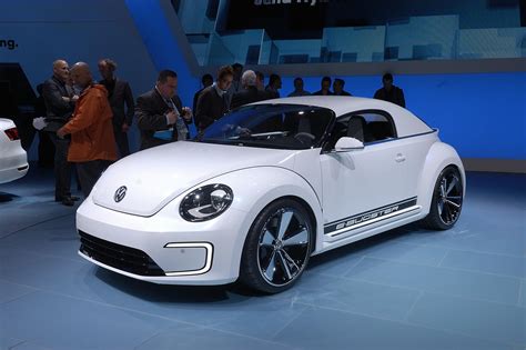 Volkswagen unveils E-Bugster electric Beetle concept in Detroit