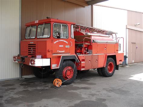 Les anciens camions de pompiers et les réformés - Auto titre