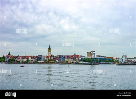 View of the waterfront silhouette of Friedrichshafen at Lake Constance ...