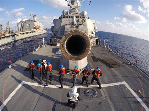 Rifled barrel of a 5"/54 caliber Mk.45 gun on USS Carney (DDG-64) [3792 x 2844] : WarshipPorn