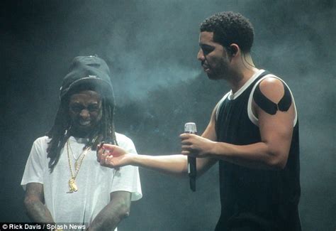 Drake smokes weed on stage in New York | Daily Mail Online