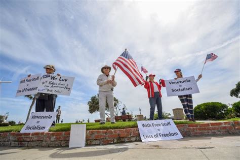 Photos: Tea Party Patriots rally in Laguna Beach – Orange County Register