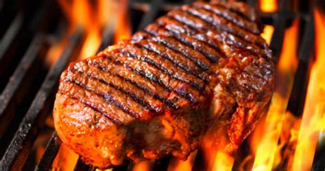 2 Platos de Churrasco a la parrilla con papas fritas + 2 Copas de vino ...