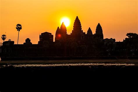 Angkor Wat Sunrise: Tips and Tricks for Taking the Best Photos - Julia ...