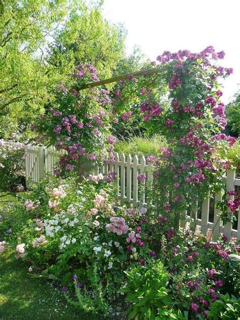 37 Stunning Backyard Flower Garden Ideas You Should Copy Now - SWEETYHOMEE