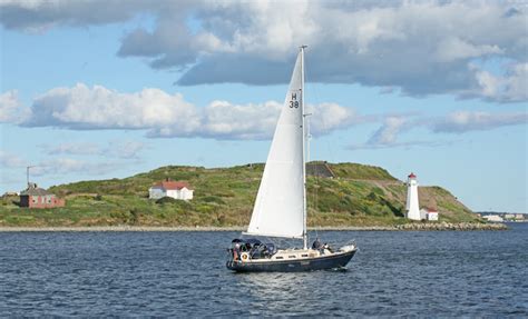 Georges Island Lighthouse, Nova Scotia Canada at Lighthousefriends.com