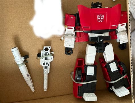 Transformers Kingdom Battle Across Time WFC-K42 Autobot Sideswipe SHIPS ...