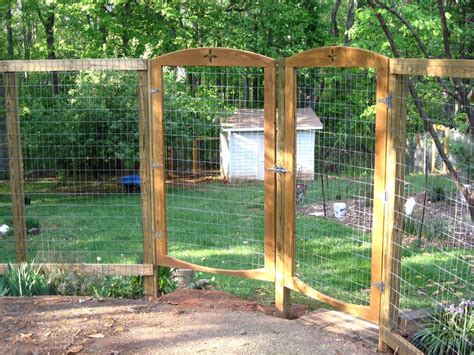 Pin by Susan Daley on fences | Rustic garden fence, Deer fence, Garden gates and fencing