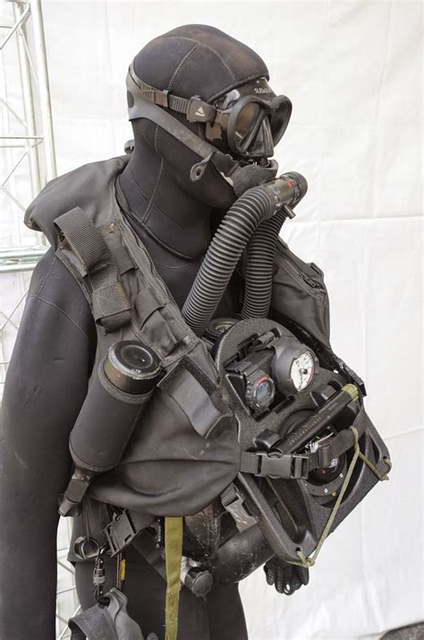 MILITARY TECHNOLOGY: LAAD 2015: Photos of Brazilian "Navy SEAL" Equipment