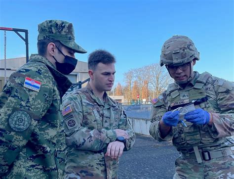 Croatian Army Soldiers observe US Army life-saving techniques | Article | The United States Army