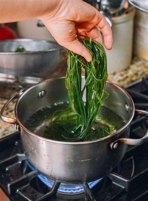 Chinese Seaweed Salad (凉拌海带丝) | The Woks of Life