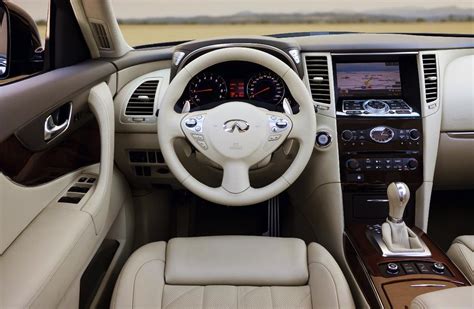 Infiniti FX37 S interior