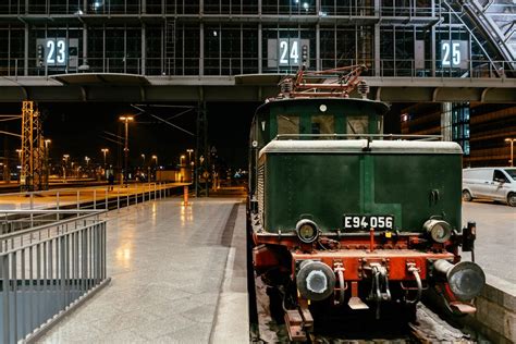 Antique German Reichsbahn blue passenger train - Creative Commons Bilder