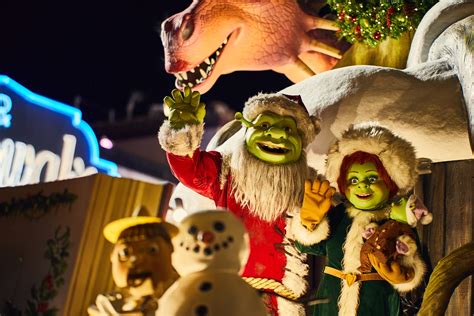 Experience a Harry Potter Christmas and more with new Universal holiday happenings in Orlando ...