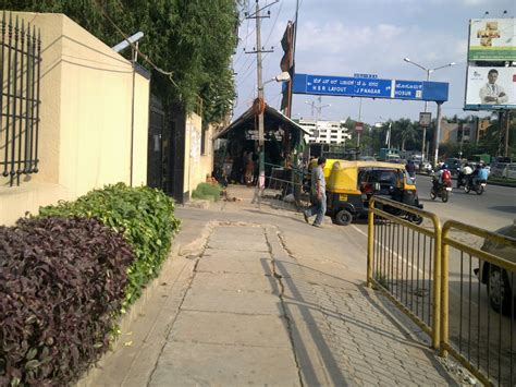 Bangalore Bengalooru Bengaluru: Madiwala Bangalore Footpath occupied - Are the BDA, Govt ...