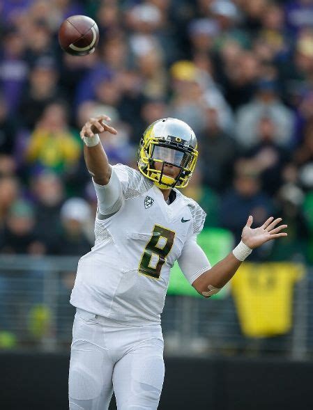 Quarterback Marcus Mariota #8 of the Oregon Ducks passes against the ...