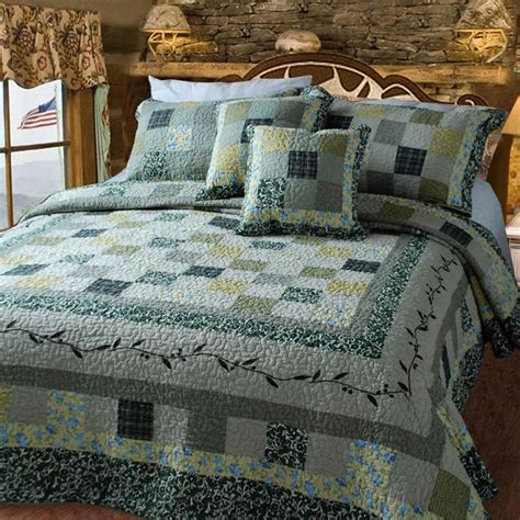 Amazon.com: DaDa Bedding Green Vine Cotton Quilt Set Queen / Full Patchwork 5 Pieces: Home ...