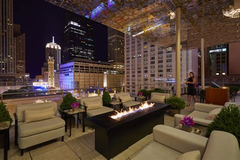 Best Chicago Rooftop Bars | Bubbly Moments