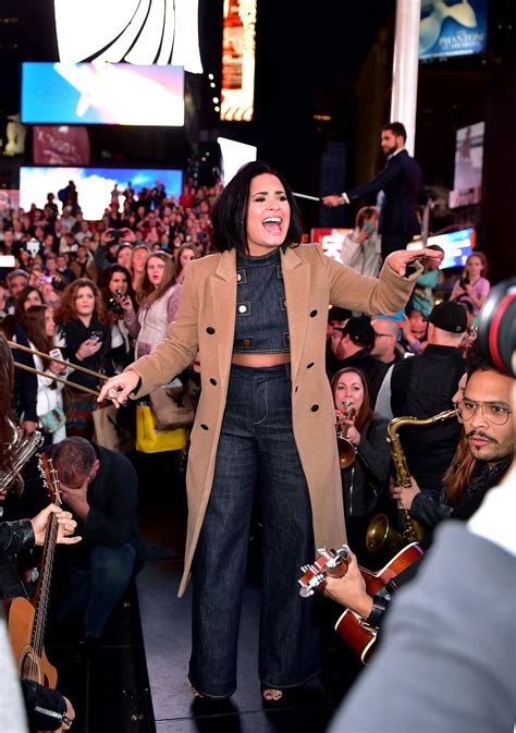 Demi Lovato - at Her Surprise Live Performance in Time Square, October 2015 • CelebMafia