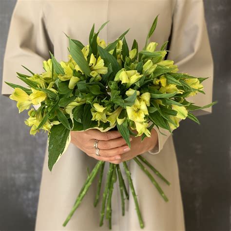 Alstroemeria Bouquet | Red Square Flowers