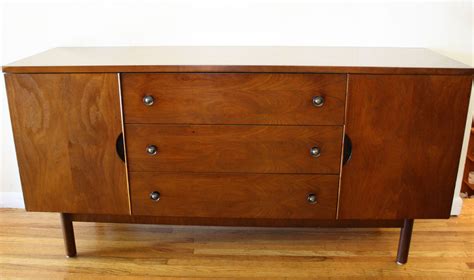 Mid century modern credenza by Stanley | Mcm furniture, Mid century modern credenza, Low dresser