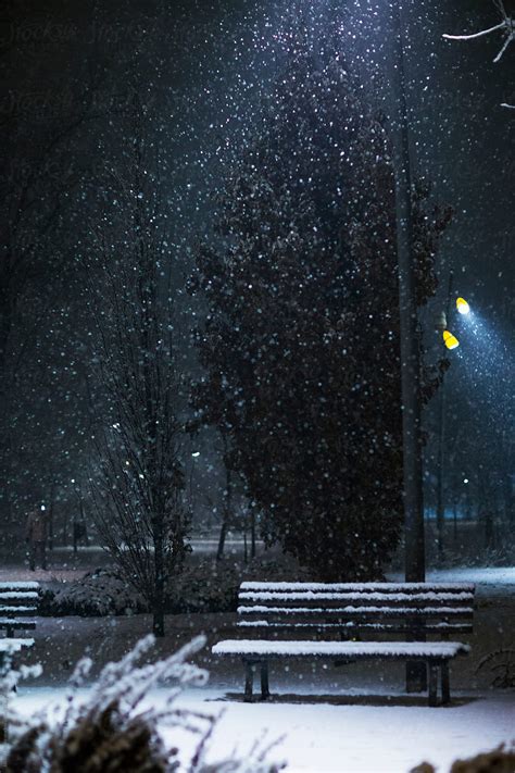 «Snowy Night In The City» del colaborador de Stocksy «Jovana Rikalo ...