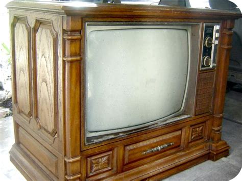 How to Upcycle Your Old TV - 5 DIY Projects | Childhood memories, My childhood memories, Childhood