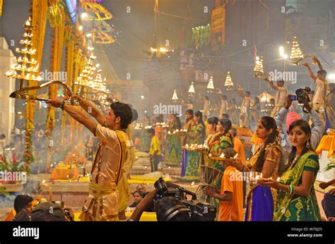 Ganga Aarti at Dashashwamedh Ghat, Varanasi, Uttar Pradesh, India Stock ...