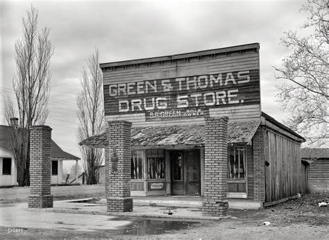 January 1939. "Vacant drugstore. Mound Bayou, Mississippi." Photo by ...