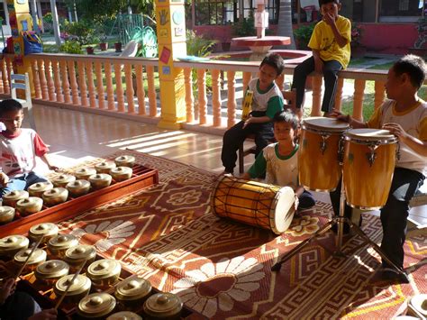 Music Of Traditional Caklempong: Sesi Jurulatih Caklempong Mengajar