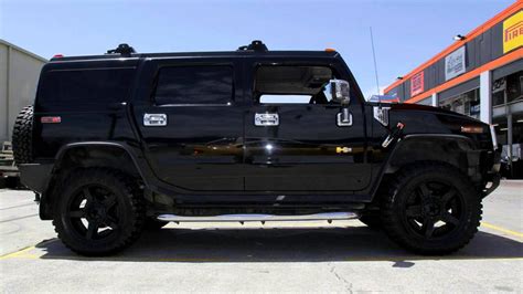 Hummer H2, black.