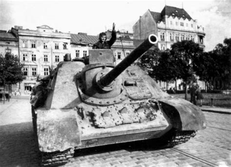 How to Stop a Tiger in 25 Photos - The Soviet SU-85 Tank Destroyer