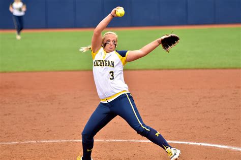 Michigan's women's softball team goes for championship tonight ...