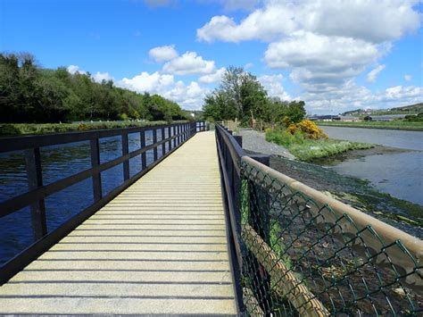 View North along the Newry Canal... © Eric Jones cc-by-sa/2.0 :: Geograph Ireland