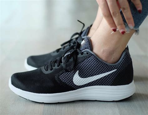 The 5 Best Shoes for Metatarsalgia [Ball of Foot Pain] - defeetit.com