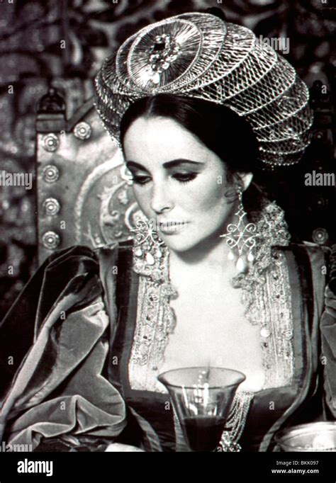 THE TAMING OF THE SHREW (1967) ELIZABETH TAYLOR TMSH 008 Stock Photo - Alamy