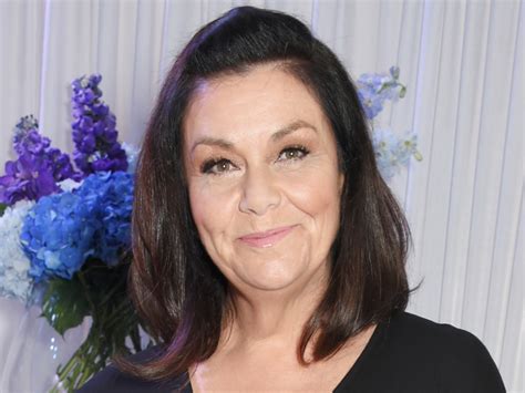 Dawn French Says She Is 'Welcoming' Her Gray Hair - NewBeauty