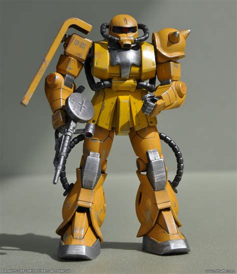 Bandai MS-06F ZAKU II 1/144 scale. Photographs.