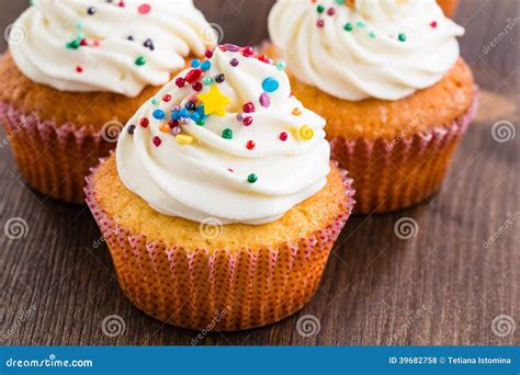 Cupcakes With White Frosting And Sprinkles Stock Photo - Image of eating, muffins: 39682758