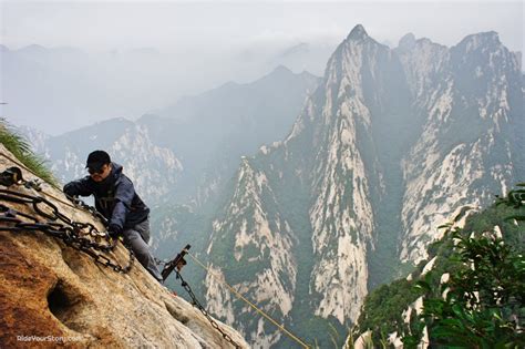 The Precarious Plank Walk in Hua Shan – 长空栈道 – RideYourStory